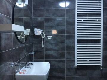 Фото номера Трехместный номер Гостевой дом Livada cu Meri г. Căpăţîneni-Ungureni 7