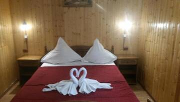 Фото номера Двухместный номер с 1 кроватью Гостевой дом Complex Dracula &amp; Spa г. Căpăţîneni-Ungureni 5